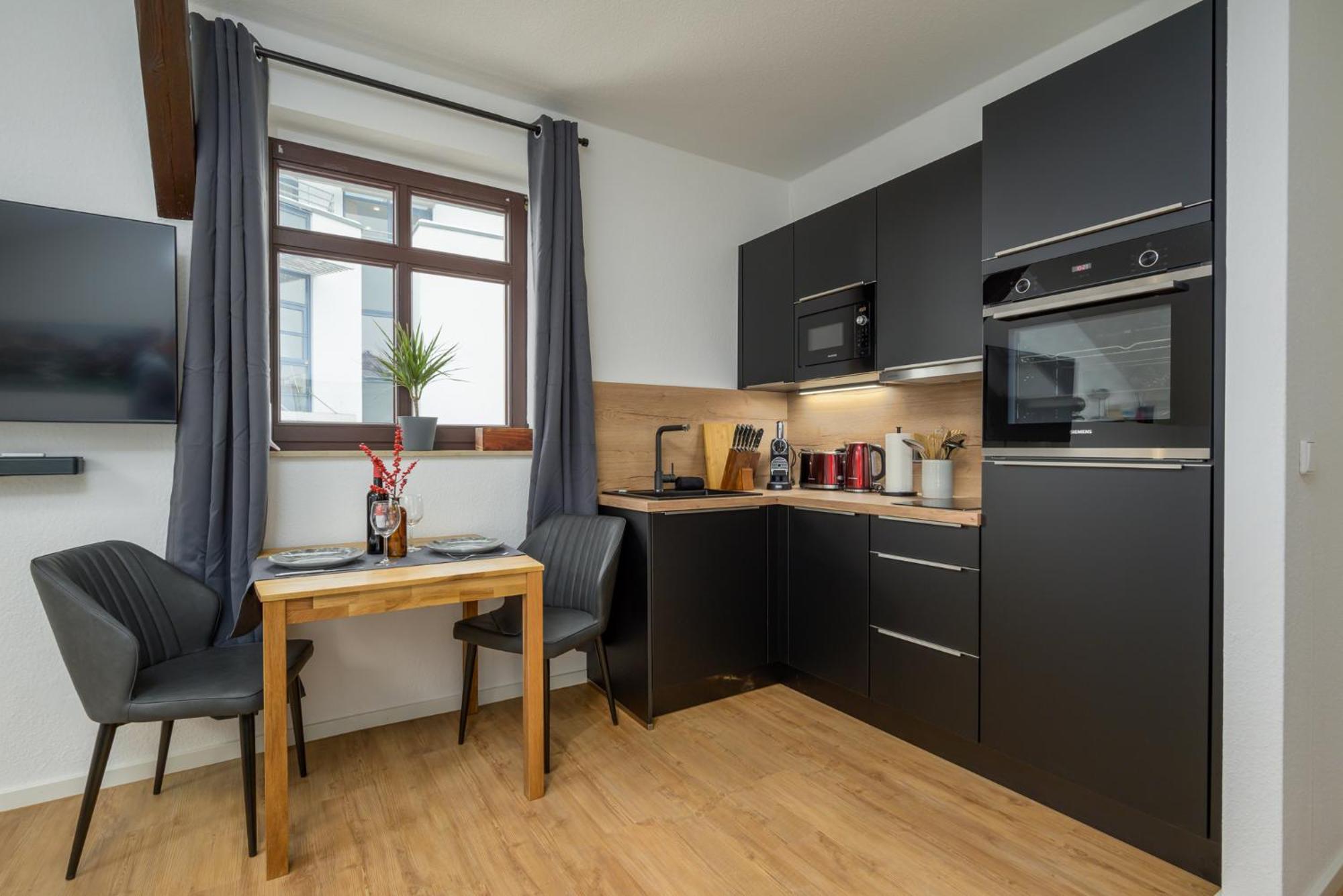 Sweethome - Zentral - Kueche & Parkplatz, Wifi Halle  Екстер'єр фото