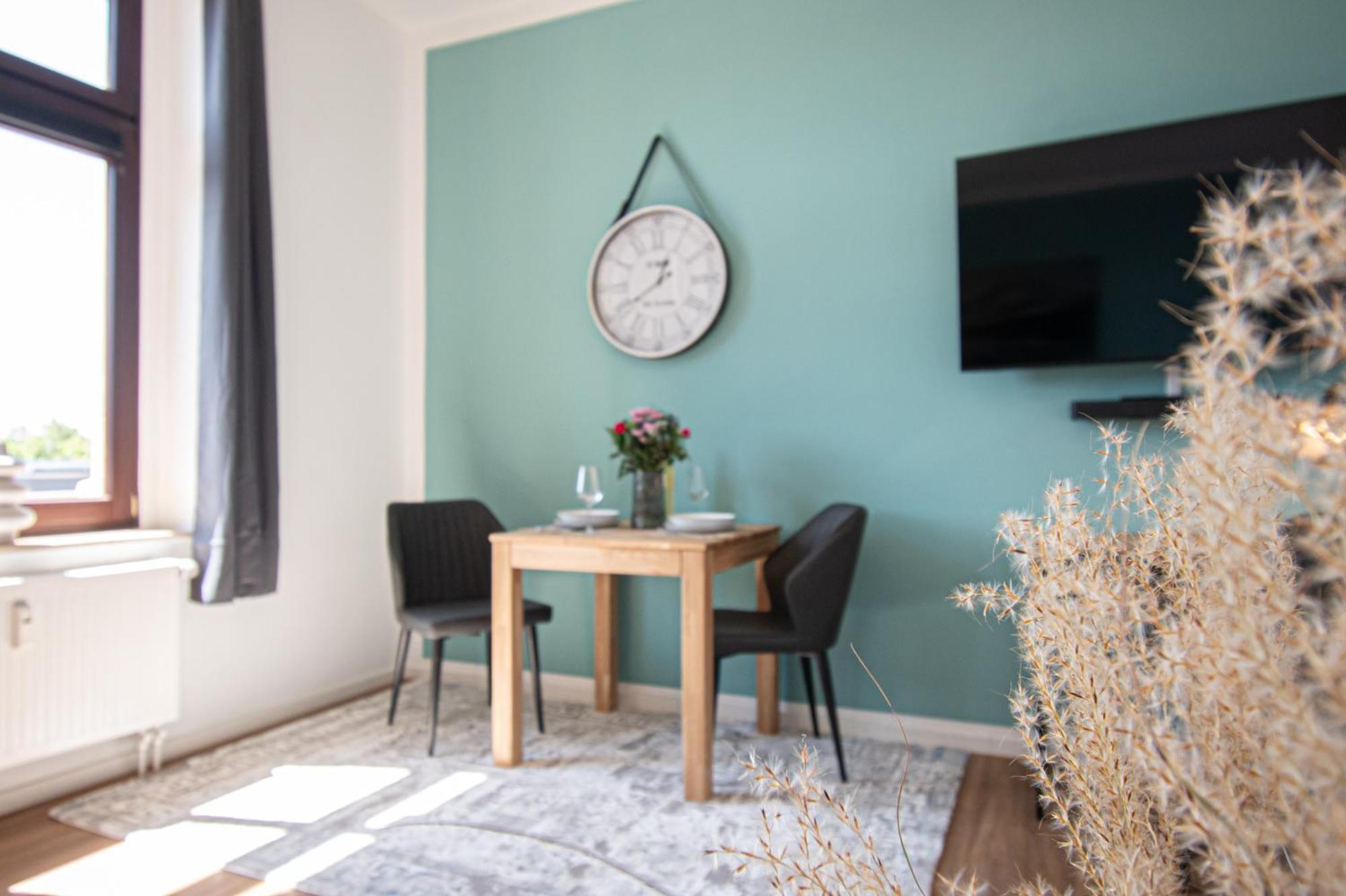 Sweethome - Zentral - Kueche & Parkplatz, Wifi Halle  Екстер'єр фото