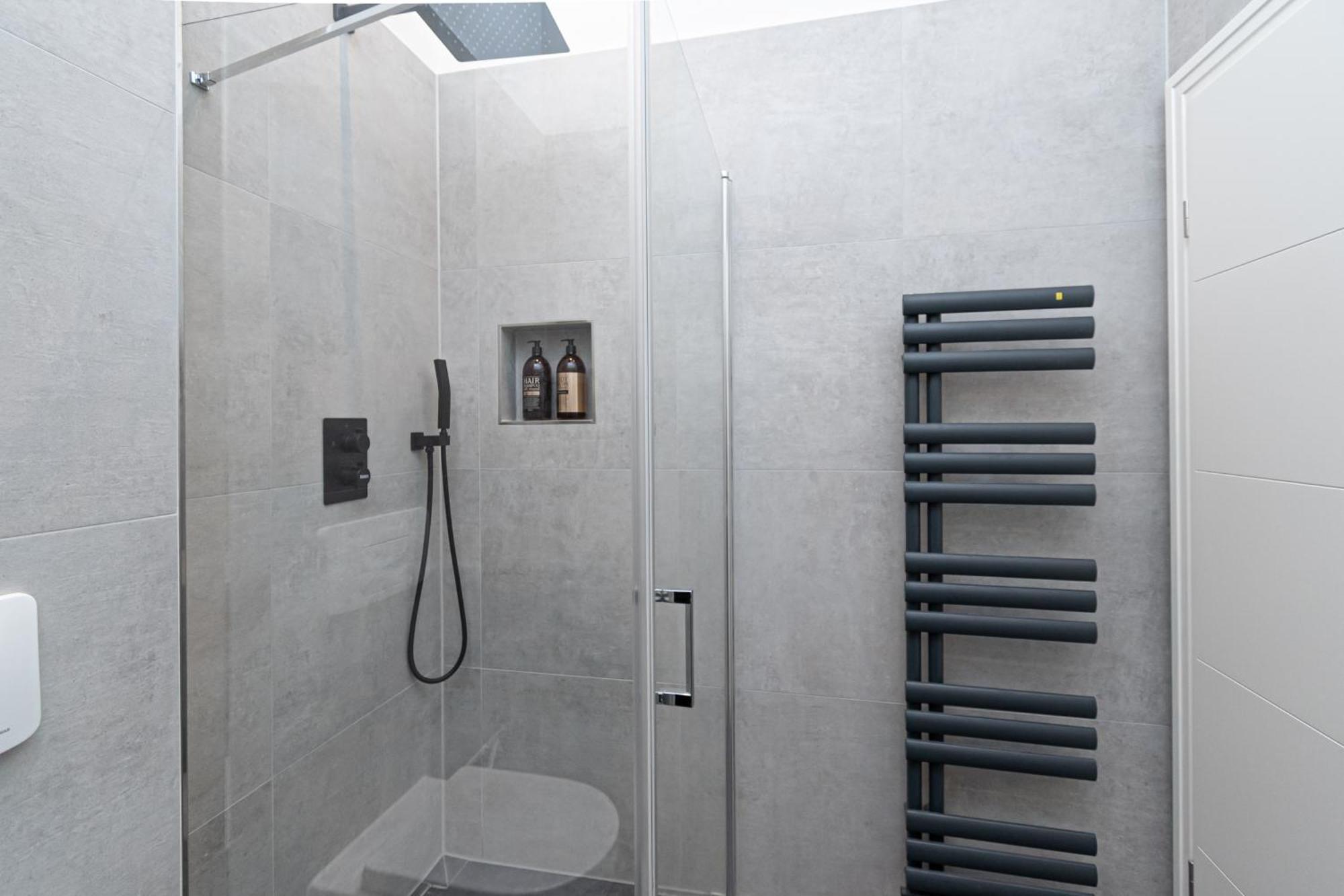 Sweethome - Zentral - Kueche & Parkplatz, Wifi Halle  Екстер'єр фото